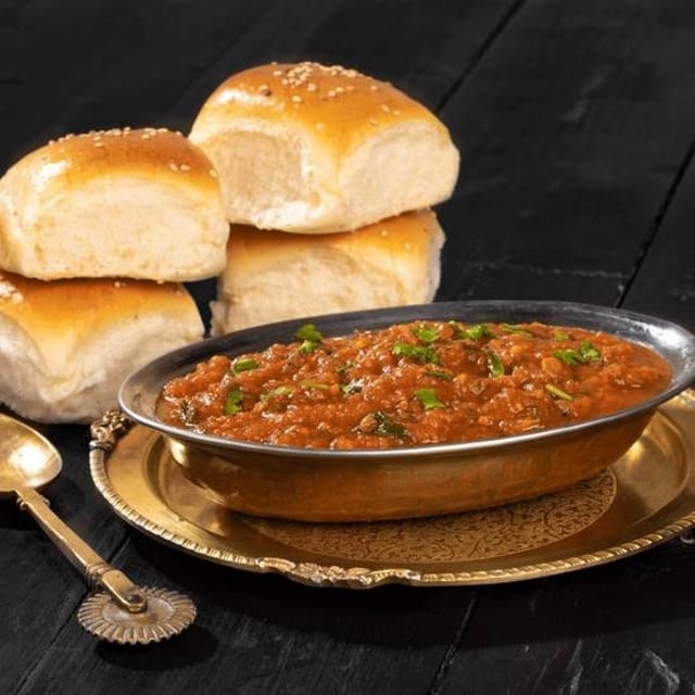 Keema Chicken Pav.